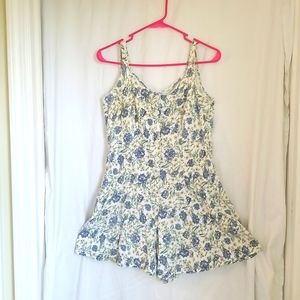 Floral print skirt jumper. Size medium